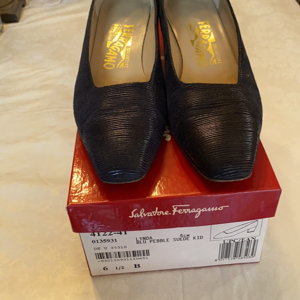 Ferragamo Vintage Lynda navy pebble suede low heel pumps